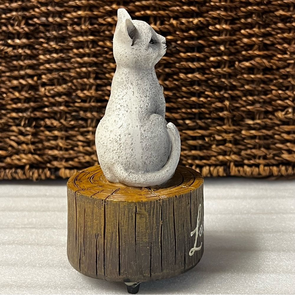 “Loved" Cat Music Box - A Heartfelt Tribute - Picture 3 of 9